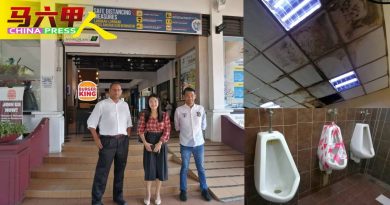 旅游景点区公厕陈旧 还收50仙费用 引议员非议