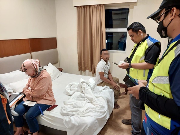 孟加拉籍餐厅员工与印尼籍女寡妇在酒店被扣查。