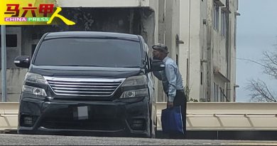 用心理战术博同情 老翁 到处打游击 讨钱