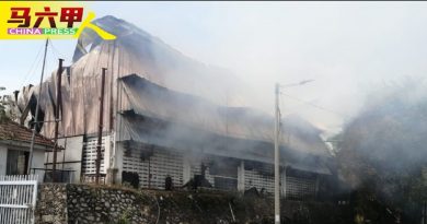 火烧家具厂食堂宿舍 员工逃命