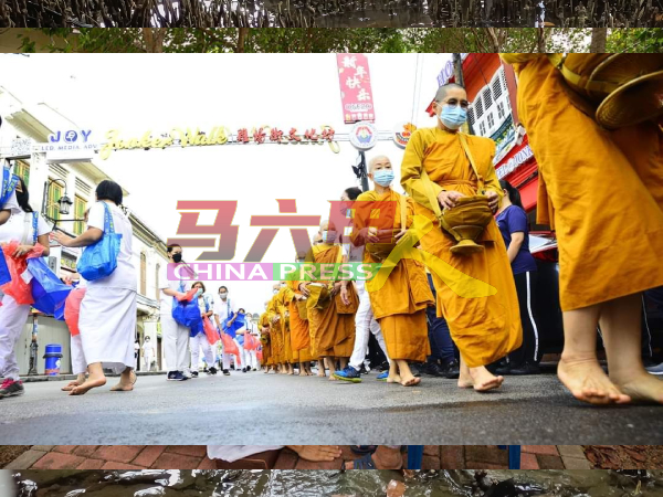 参与者将于5月1日进行沿街托钵活动。