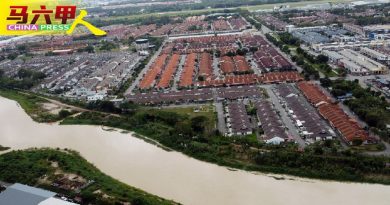 连下三天雨．河水涨不退 靠山靠河居民  好担心