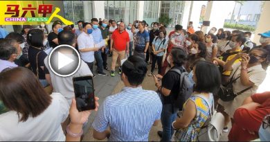 聆听意见柜台拒吴健南门外 Hatten City购买者 离场 抗议