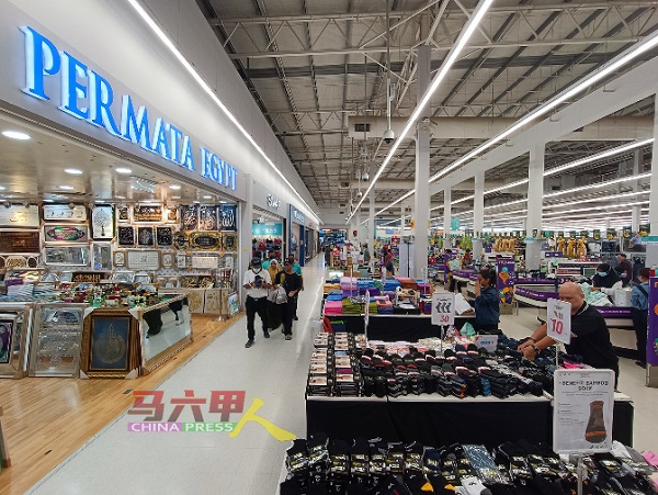 斋戒月期间，马六甲市区的购物商场人流量明显减少。