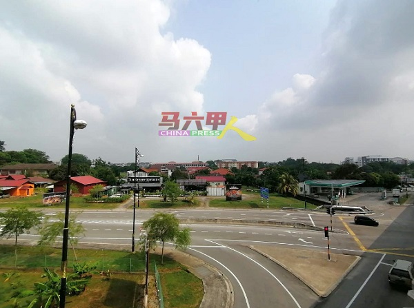 无雨兼炎热天气，使烟霾在疫情后首次出现。