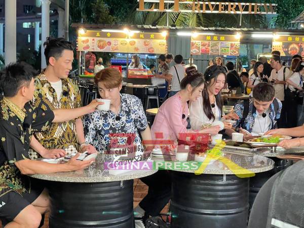 满桌美食，怎可不祭一祭五脏庙。