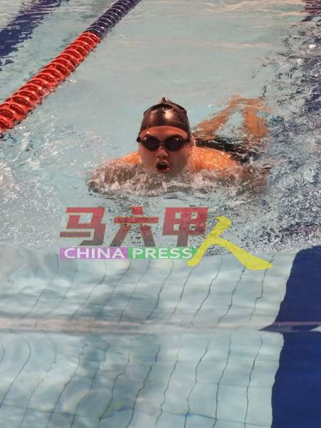 为了备战，杨勇建每次练习游泳可长达连续2小时。