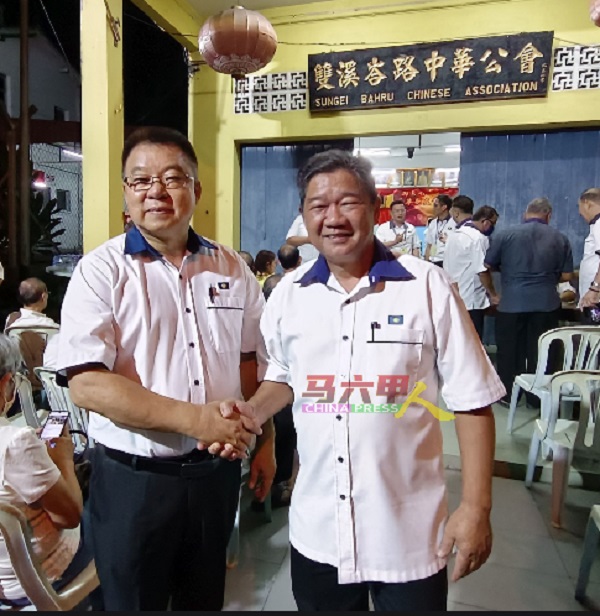 主席职竞选者李殿成（左起）及许光豪，先礼后兵。