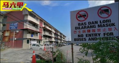 巴士罗厘辗坏洋灰沟盖 组屋区竖告示牌禁驶入