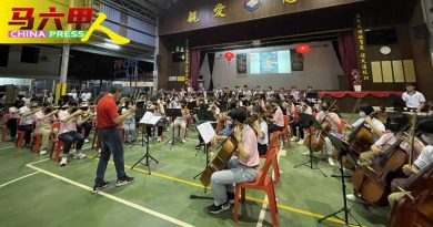 “开心寻乐”暖流涌动 团员丧母仍坚持演出