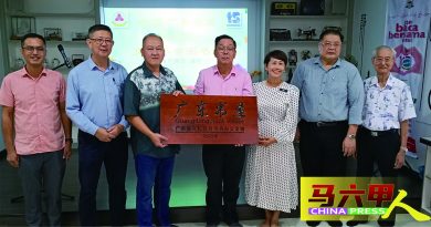 广东省人民政府侨务办公室  赠文化小学逾500图书