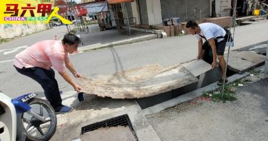 路窄偏有人逆向行驶 普罗士邦巴刹路口  危险
