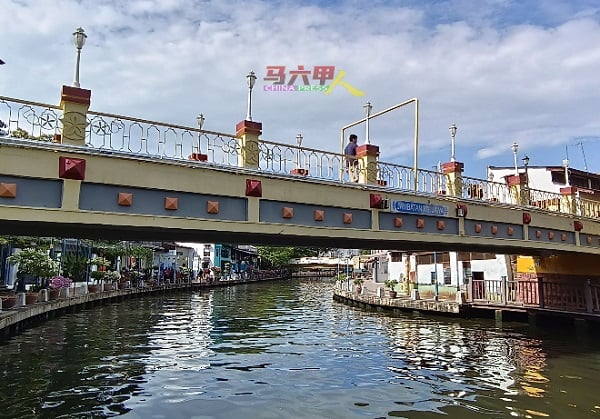爪哇桥或称为鬼门关桥，是马六甲河上的9座桥梁之一。