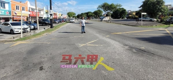 刘志俍将要求重画哥打拉沙马那大路路面白线及黄格。