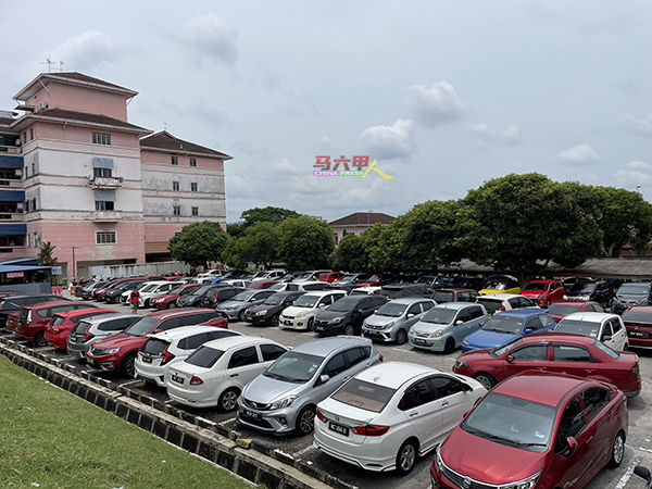 ■马六甲中央医院泊车空间有限，无法负荷民众需求。