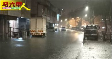 ◤今日马六甲头条◢疑水泵没操作 午夜大雨  店淹1尺