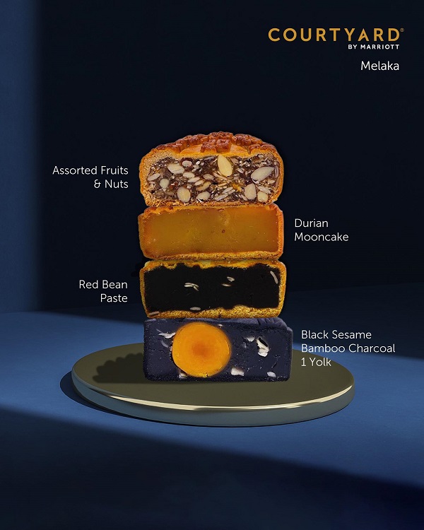 马六甲万怡酒店推出7个独特口感的系列月饼，以迎接中秋节的到来。