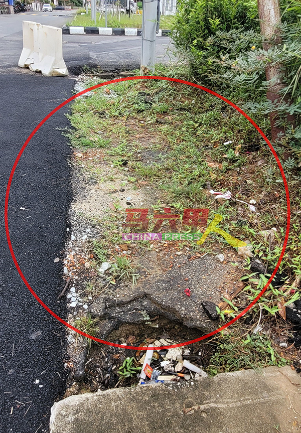 部分沟渠（红圈）疑挖电缆工程后遭铺盖，失去排水功能。