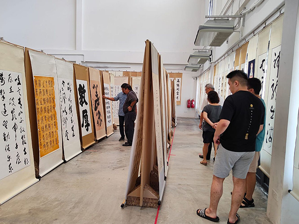 “古风新韵”马六甲与新加坡书法联展，吸引许多书法爱好者前来欣赏，此展将举行至9月3日。