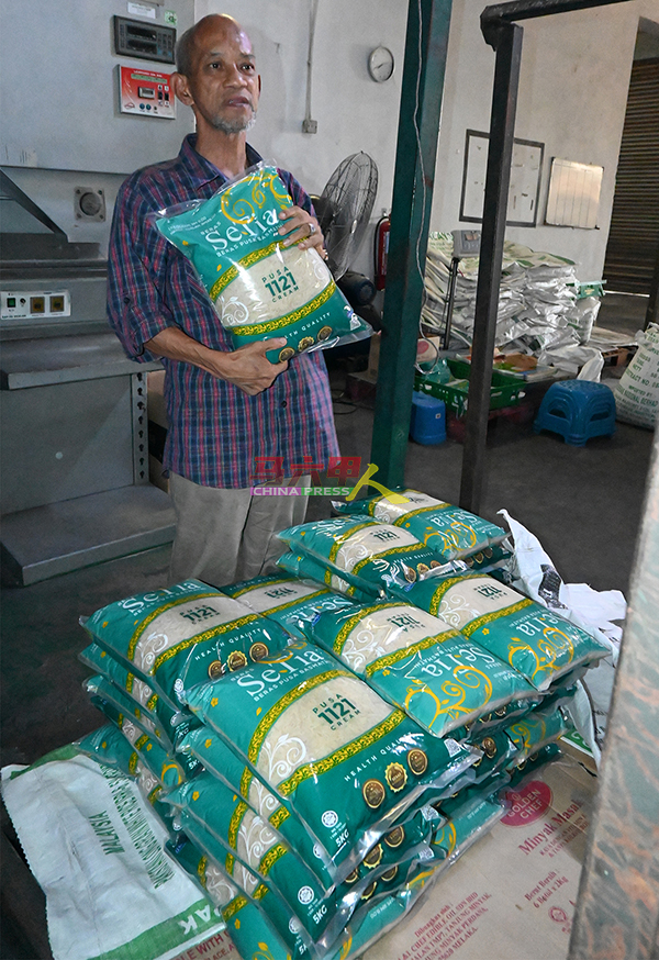 卡里尔阿末解释10公斤装白米缺货情况。