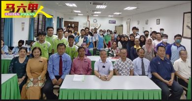 甲市区国会服务中心赞助 50学生获免费辅导课