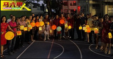 永春会馆庆中秋 老少提灯笼尝美食