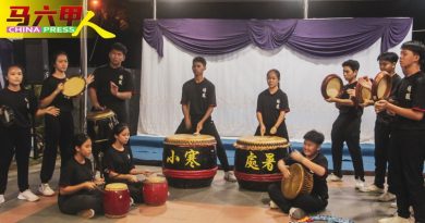 到马来渔村   和友族赏月  培中师生下乡分享中秋文化