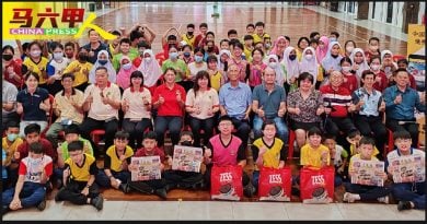 马士丹那华小董事刘值仲 连续10年赞助学校《中国报》