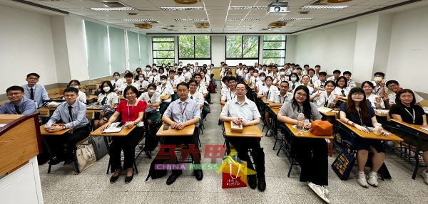 培风中学台湾游学团到访台湾国立政治大学。
