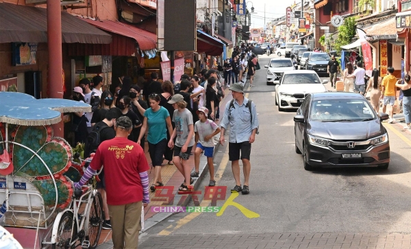 政府的目标是在明年的马六甲旅游年，吸引1800万人次游客到访。（档案照）