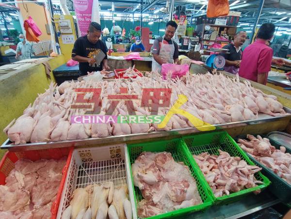 内贸局调查发现，市场上所售卖的一公斤肉鸡价，是统制价的9令吉40仙或以下。