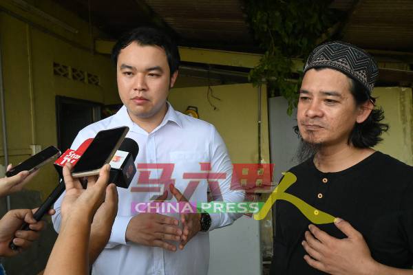 郭子毅（左）与沙菲里接受媒体访问。
