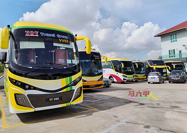 ■707快车每天有12趟巴士往新加坡，大日子会加倍。