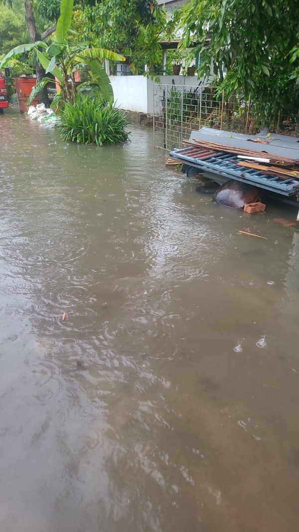 花园住宅区发生突发水灾。