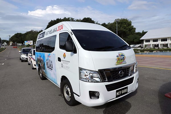 ■市政厅官员组成的车队，前往北马各和地区宣传马六甲旅游年。
