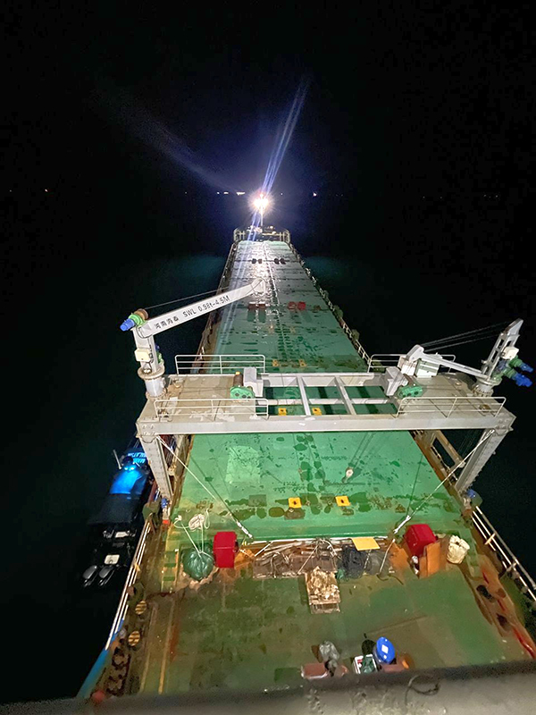 ■海事执法机构午夜扣押的乌克兰货轮。