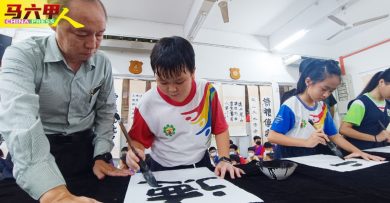 练习中领悟审“美”涵养 学书法   修心养性
