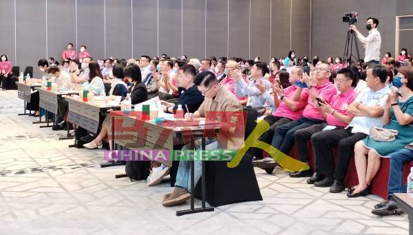 全国华小华语演讲赛请来多位专业评委进行评审。
