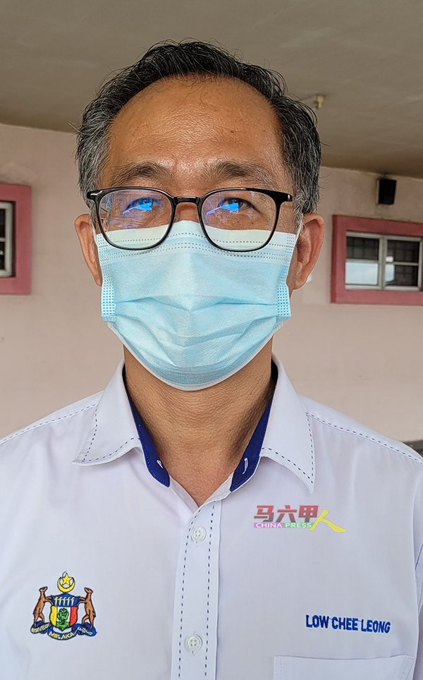 刘志俍劝请公众加强防疫措施，人潮拥挤处佩戴口罩。