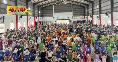 李英豪吁社会反思 多关注不幸孩童