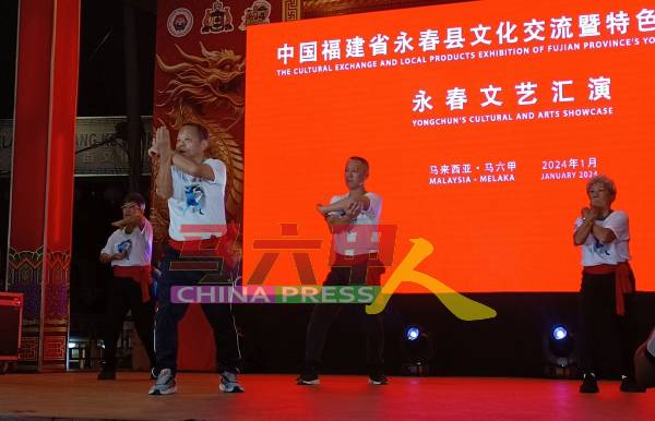 马六甲永春会馆白鹤拳表演。