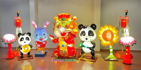 由中国江苏省海外联谊会和中国江苏省人民政府侨务办公室赠送的秦淮花灯，将在农历新年期间，展示在鸡场街文化坊舞台。