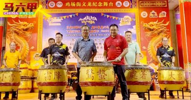 鸡场街商贩热心教育 义卖为华中筹获3.2万