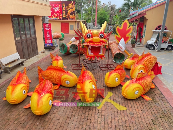 “龙行龘龘，美美与共”为主题的“鱼跃龙门”—飞天龙及9条锦鲤新春年景布置，即将在1月尾，于鸡场街“重量级”登场。
