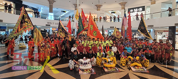 2024年第3届“拿督沈慕羽局绅杯”全国传统南狮争霸赛参赛队伍与嘉宾。
