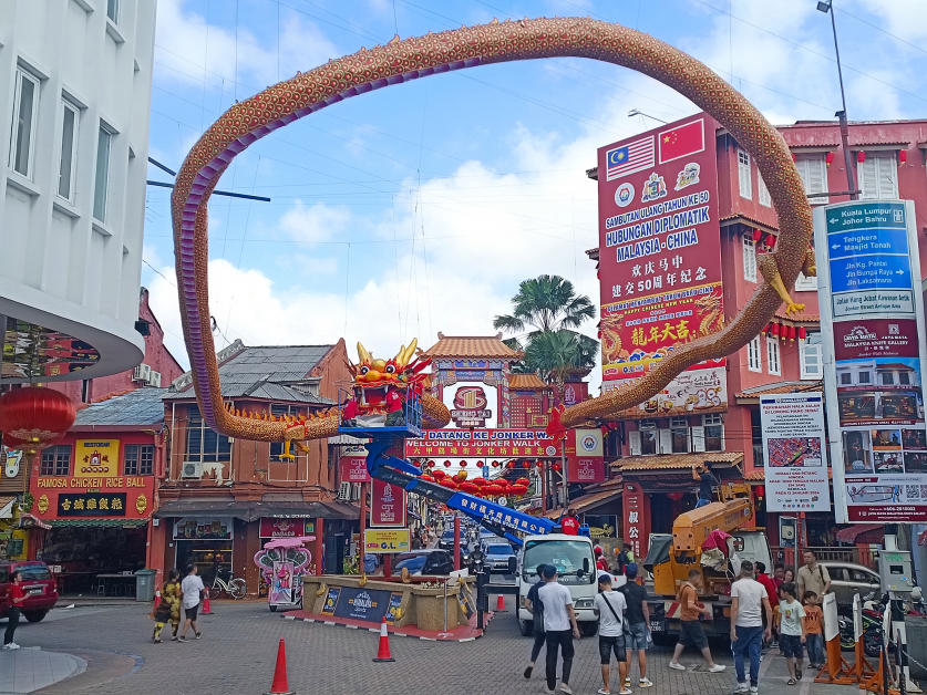 全长268尺的巨龙，已上架鸡场街文化坊，欢迎各界人士前来欣赏。