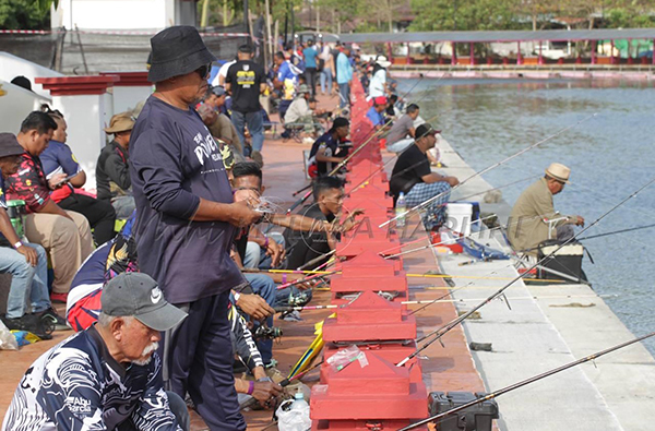 1200人参与2024年马六甲河垂钓比赛。