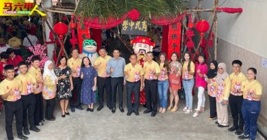 以手作环保物布置  育中年景显创意