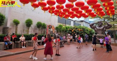 今日马六甲头条｜国内外游客剧增 鸡场街     兴 旺 发