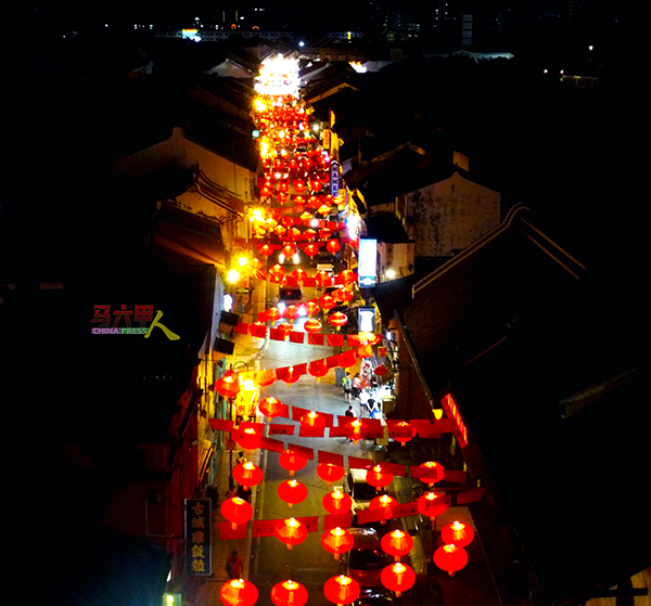 1000个大红灯笼，为鸡场街营造“红红火火”农历新年盛况。